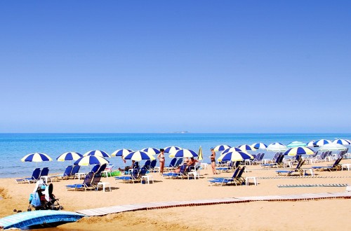 Und jährlich fällt man ins Sommerloch…